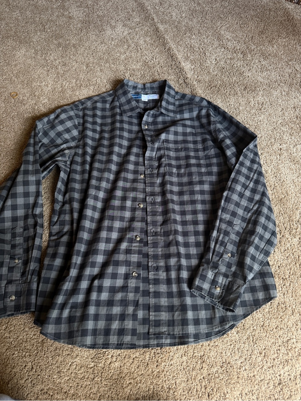 Old Navy Men's Black & Gray Plaid Button-Down Shirt